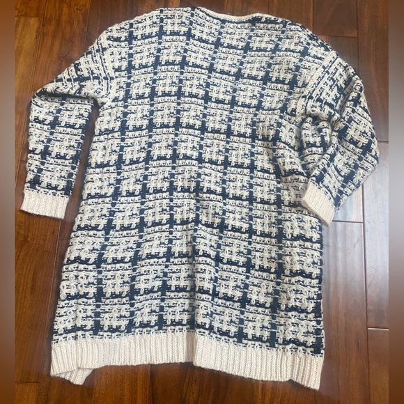 Michelle Nicole Sweater Cardigan. Size Medium. - Picture 3 of 3